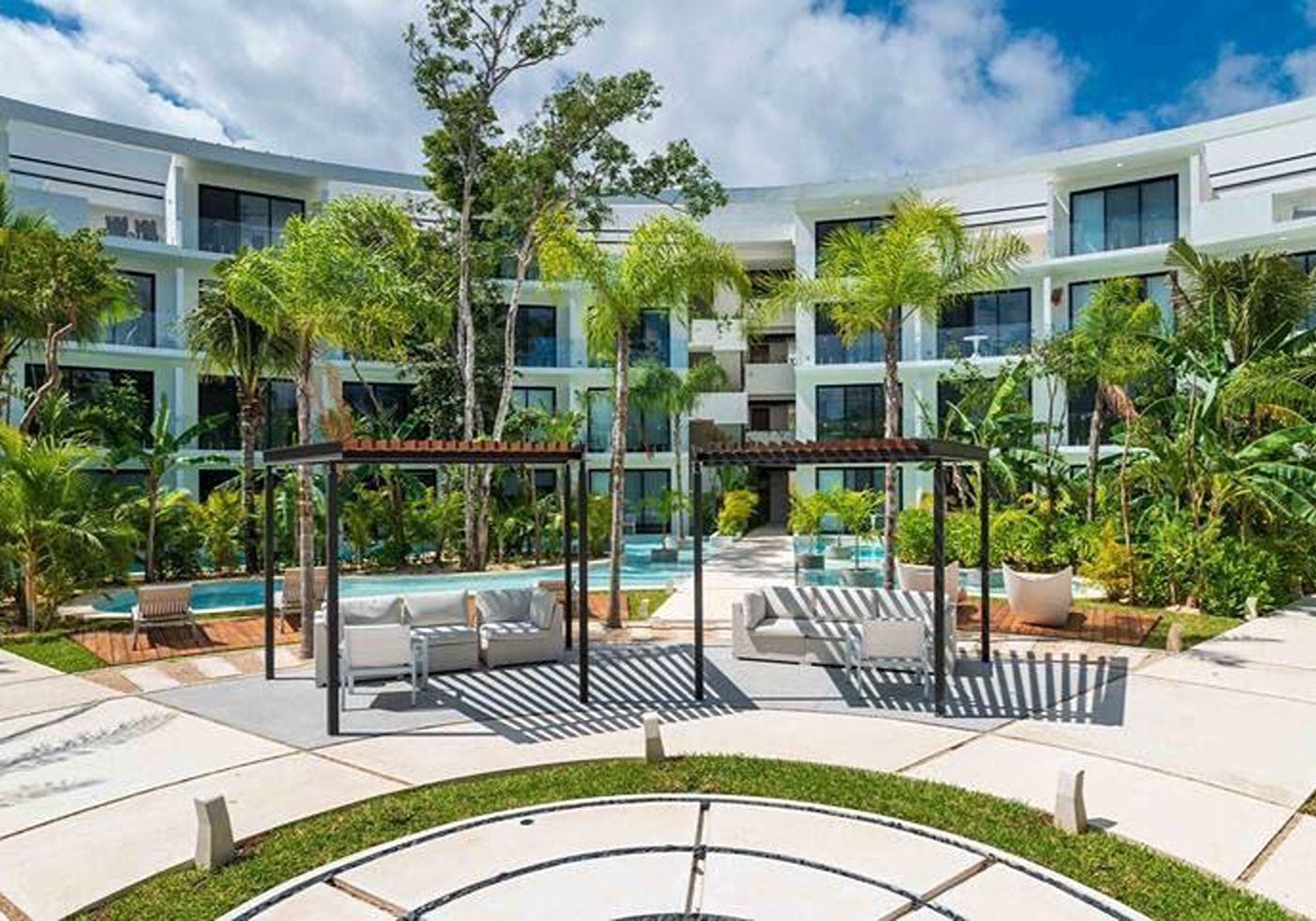Central Park Lagunas, La Veleta, Tulum: the development’s central pool and curved building façade