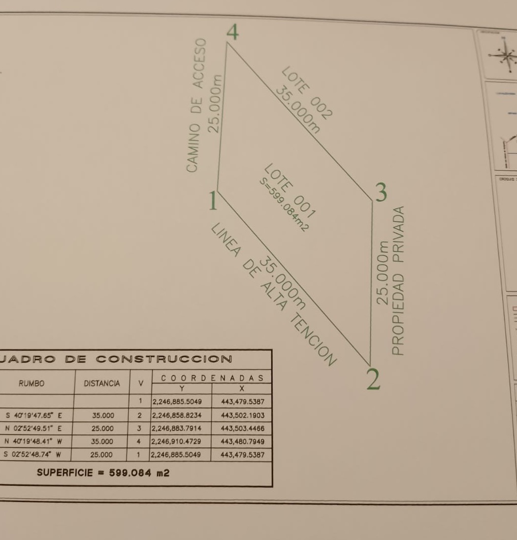 The surveyor's boundary drawing for Lote 001, showing the four sides, the access road, the high-tension line and the CUADRO DE CONSTRUCCIÓN closing at 599.084 m²