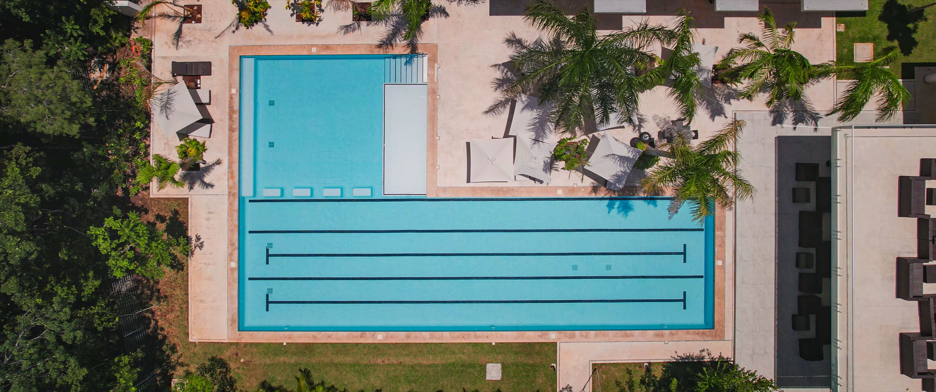 Overhead photograph of the lap pool and the recreational pool at the Senderos club house