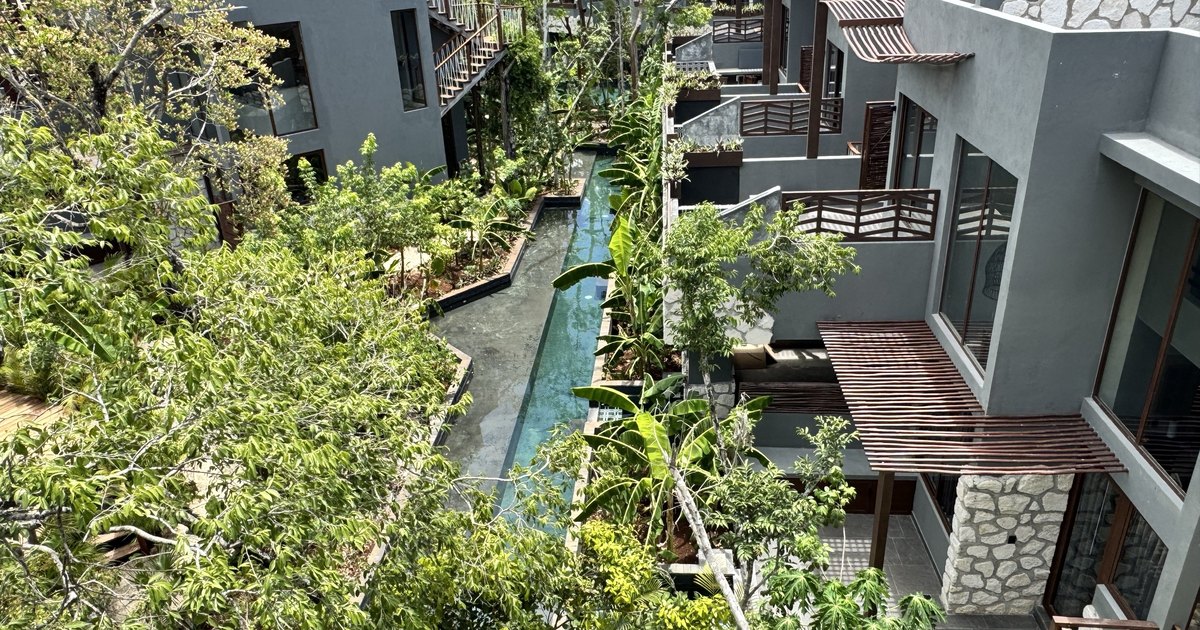 Siwá Élevé, aerial view over the canal and residential blocks